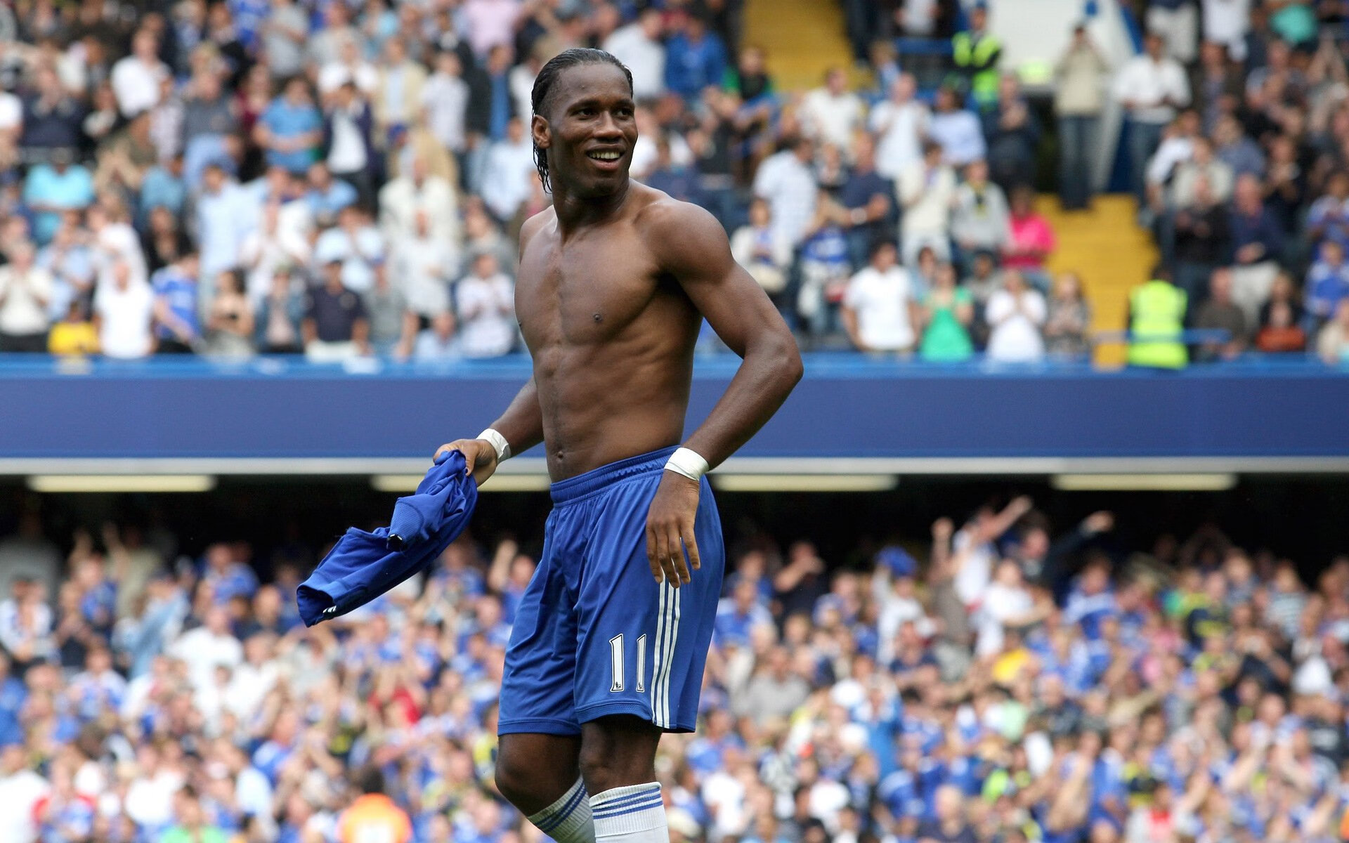 日本队战术灵活，攻防兼备，日本队阵型