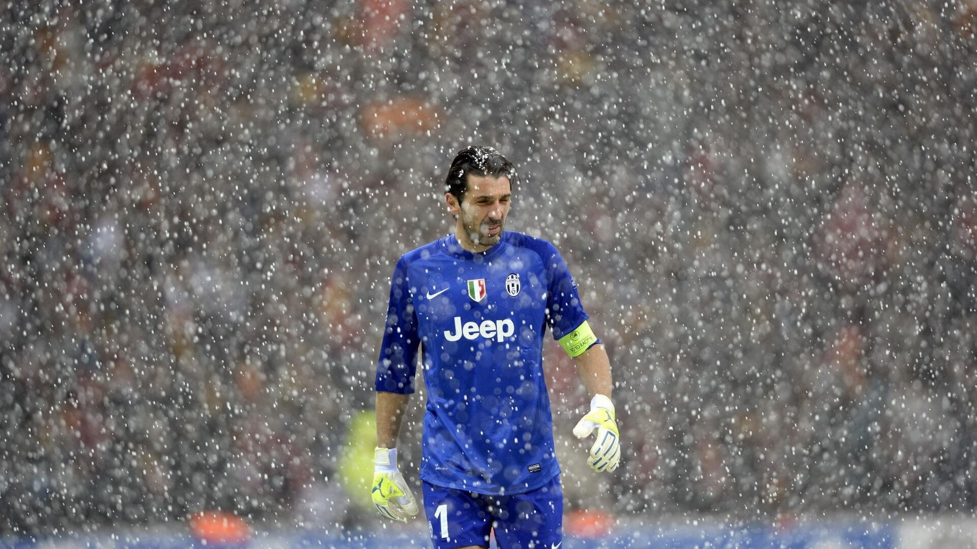 开云体育手机版-球迷狂欢：主场氛围引爆全场的精彩瞬间，球迷活动