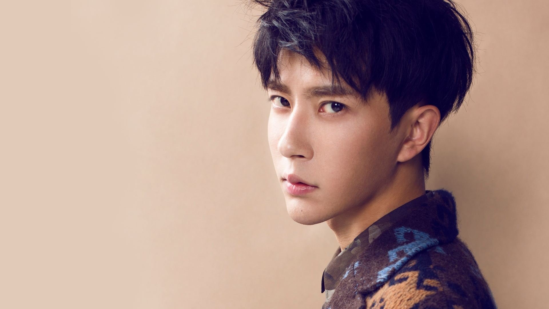 开云娱乐-山东鲁能队伍在比赛中表现出近乎完美的配合，山东鲁能队标